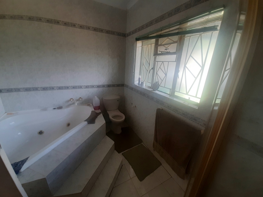 4 Bedroom Property for Sale in Mohadin North West